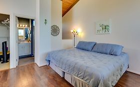 Top-Floor Kailua Bay Resort Condo With Ocean Views!